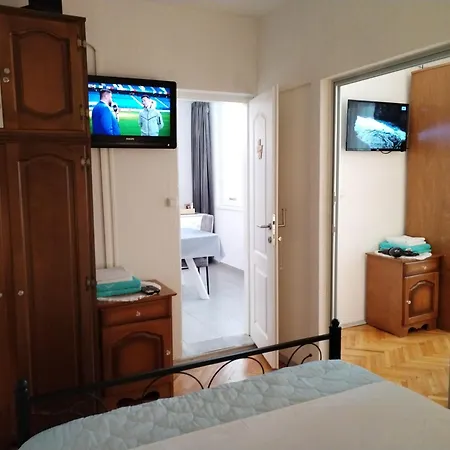 Suzana 2br With Balcony Apartment