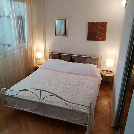 Appartement Suzana 2br With Balcony
