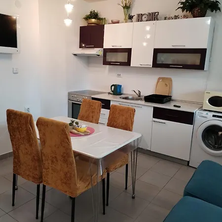 Appartement Suzana 2br With Balcony