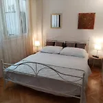 アパート Suzana 2br With Balcony *