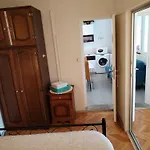 Suzana 2br With Balcony Apartment *