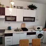 Suzana 2br With Balcony Apartment