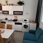 アパート Suzana 2br With Balcony *