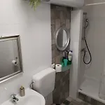 Suzana 2br With Balcony Apartment *
