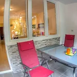 アパート Suzana 2br With Balcony *