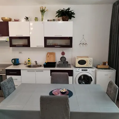 Suzana 2br With Balcony