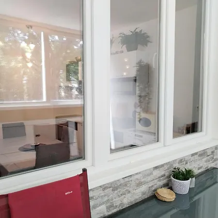 Suzana 2br With Balcony Appartement