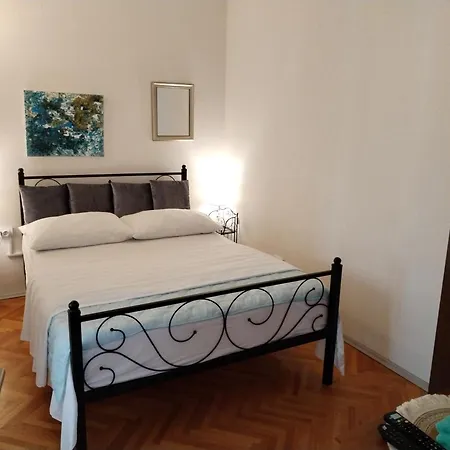 Suzana 2br With Balcony Апартаменты