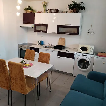 Suzana 2br With Balcony Appartement