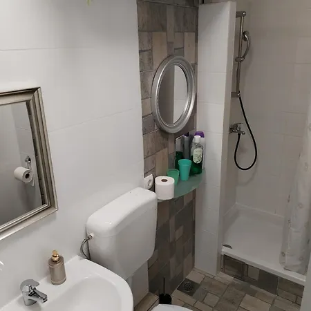 Appartement Suzana 2br With Balcony